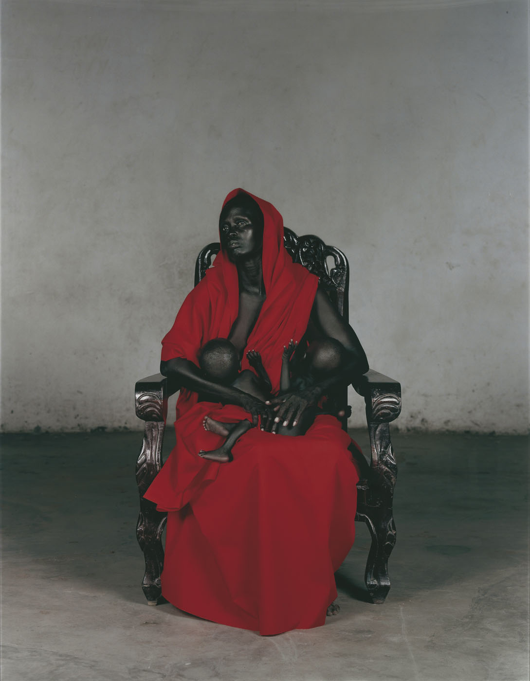 Virgen negra con gemelos