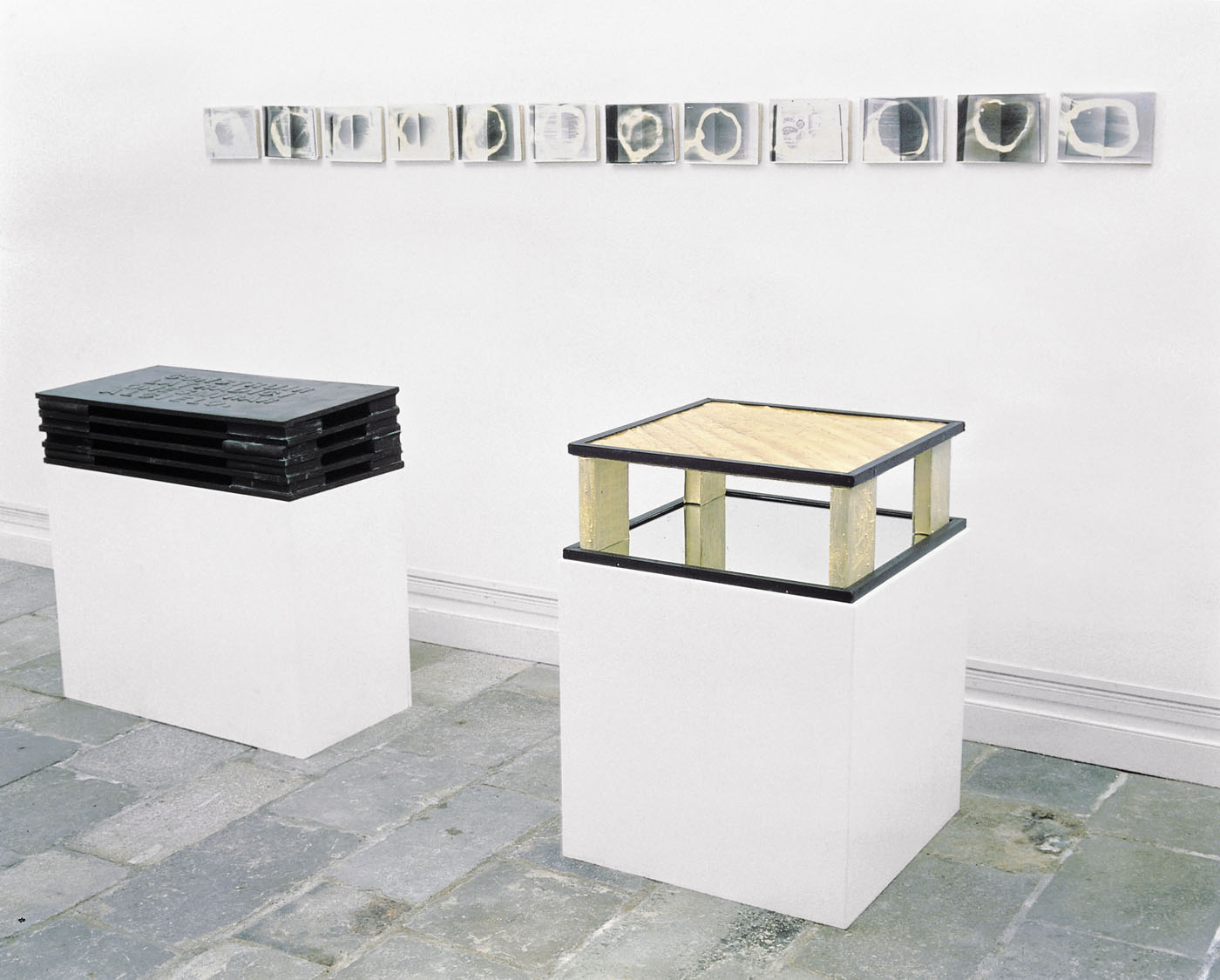 12 libros, mueble C y mueble S