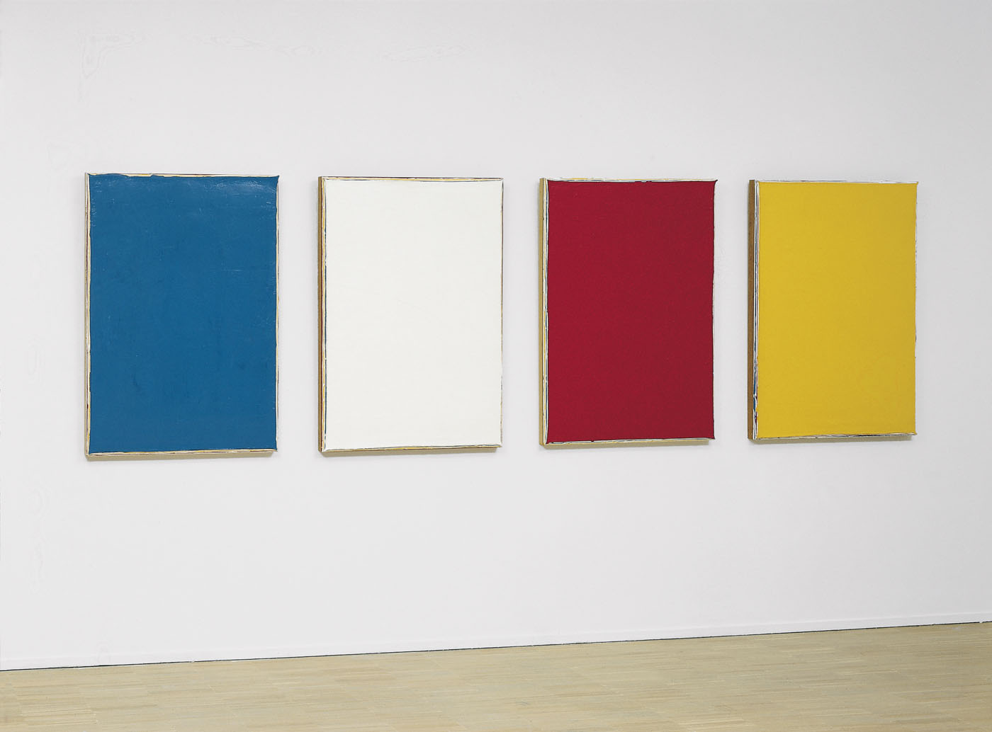 Blue (white, red, white, yellow, white). White (red, white, yellow, white, blue). Red (white, yellow, white, blue, white). Yellow (white, blue, white, red, white)