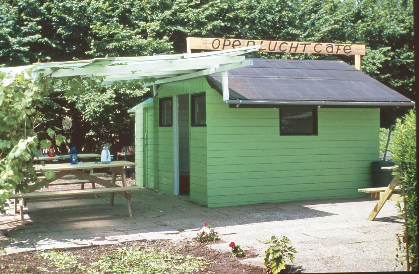 Un café al aire libre para los hortelanos. Asociación de huertas Van Houten, Weesp, Amsterdam, verano 2003